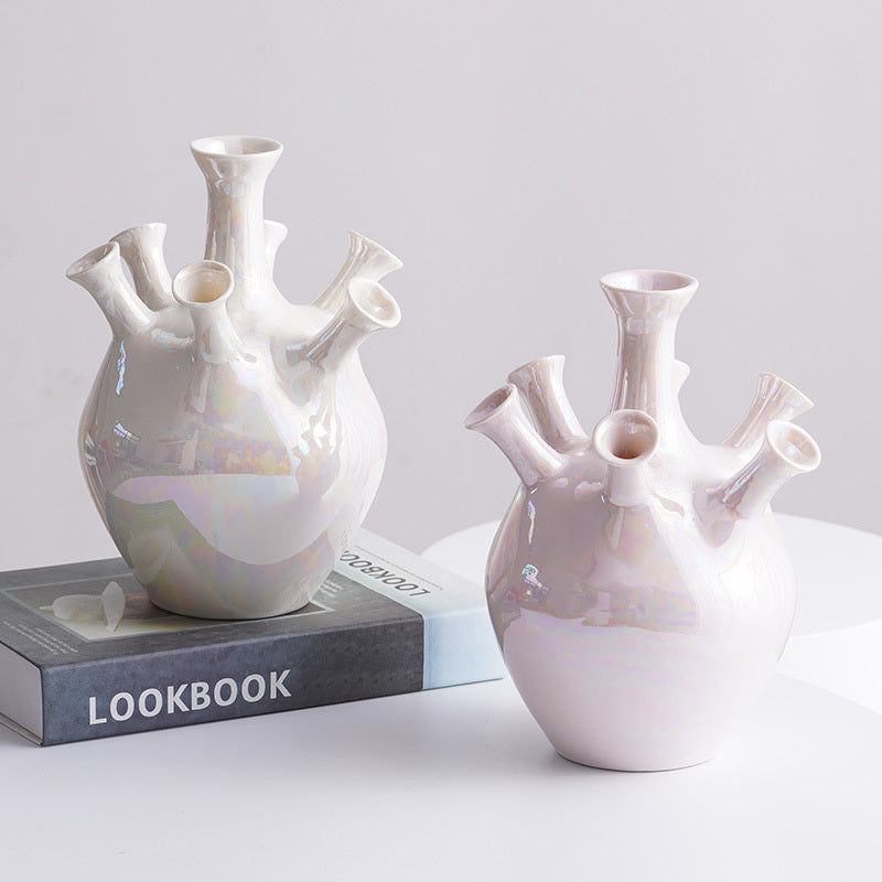 Neue Blumen für die Wohnzimmerdekoration