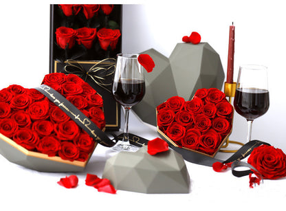 Valentinstag-Geschenkbox zum Göttinnentag und Geburtstag für die Freundin mit konservierten Blumen und Rosen