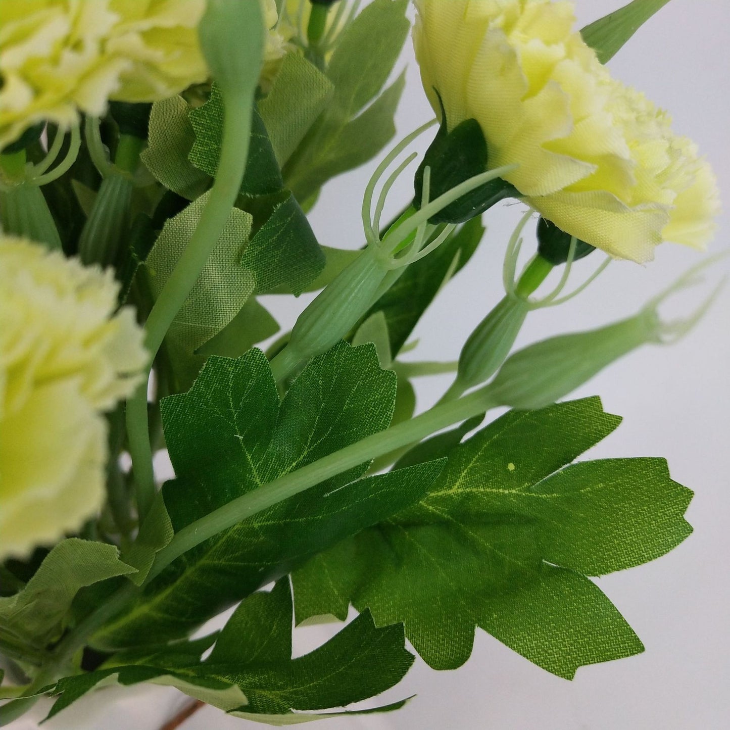 Heimdekoration: Künstliche Nelken mit kleinem Stiel