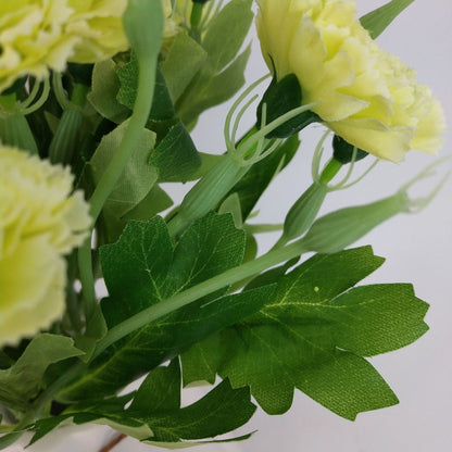 Heimdekoration: Künstliche Nelken mit kleinem Stiel