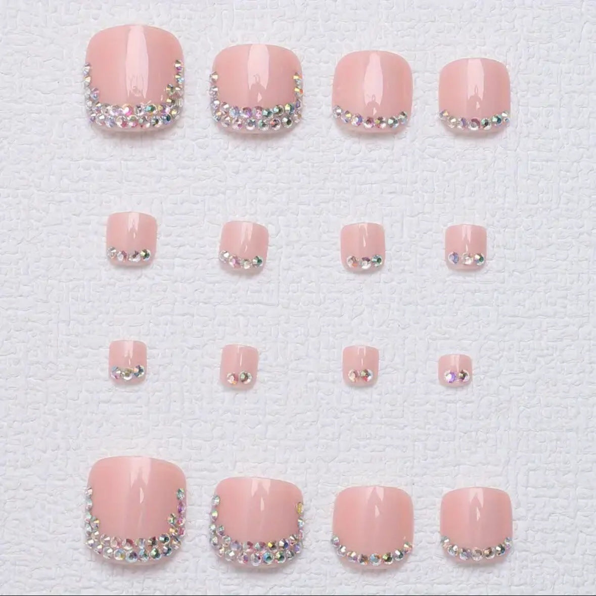 Modische, schlichte und kurze quadratische Fußmaniküre