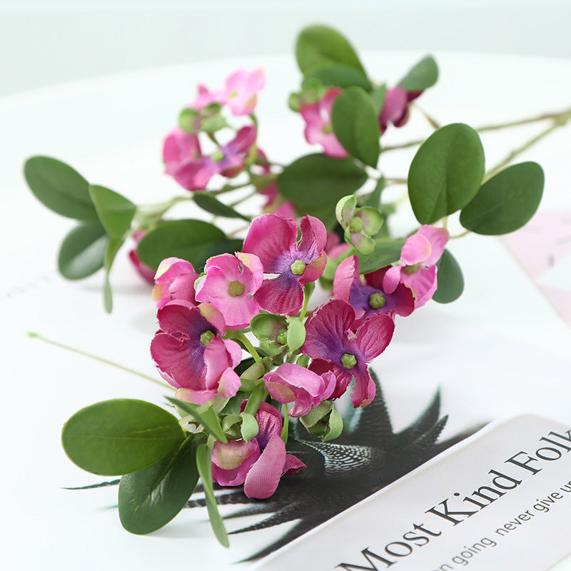 Hotel- und Heimdekoration mit künstlichen Blumen für Hochzeiten