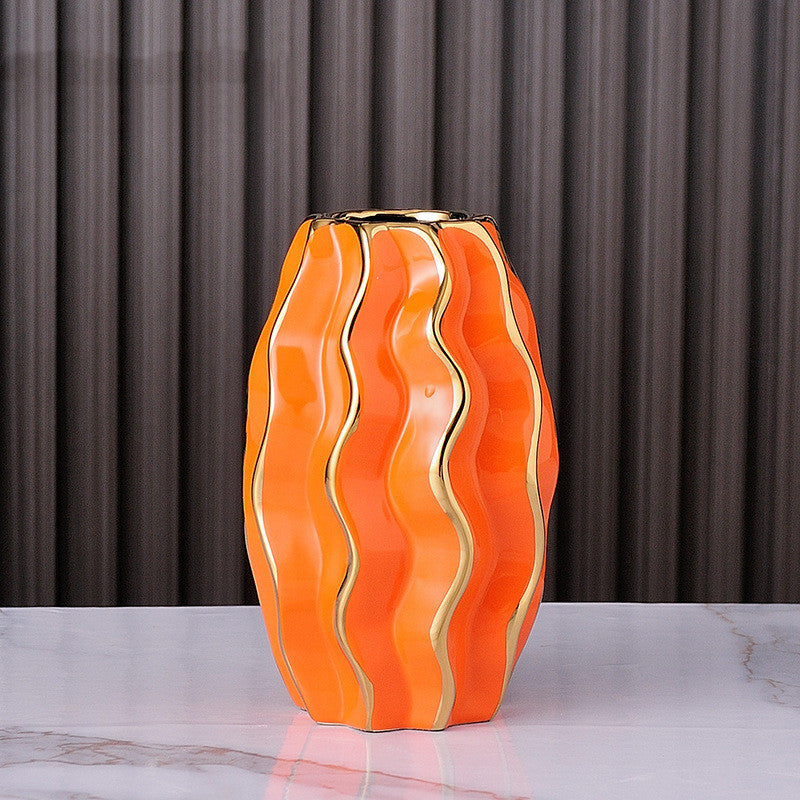 Einfache, kreative Vase mit Wasserkulturblumen