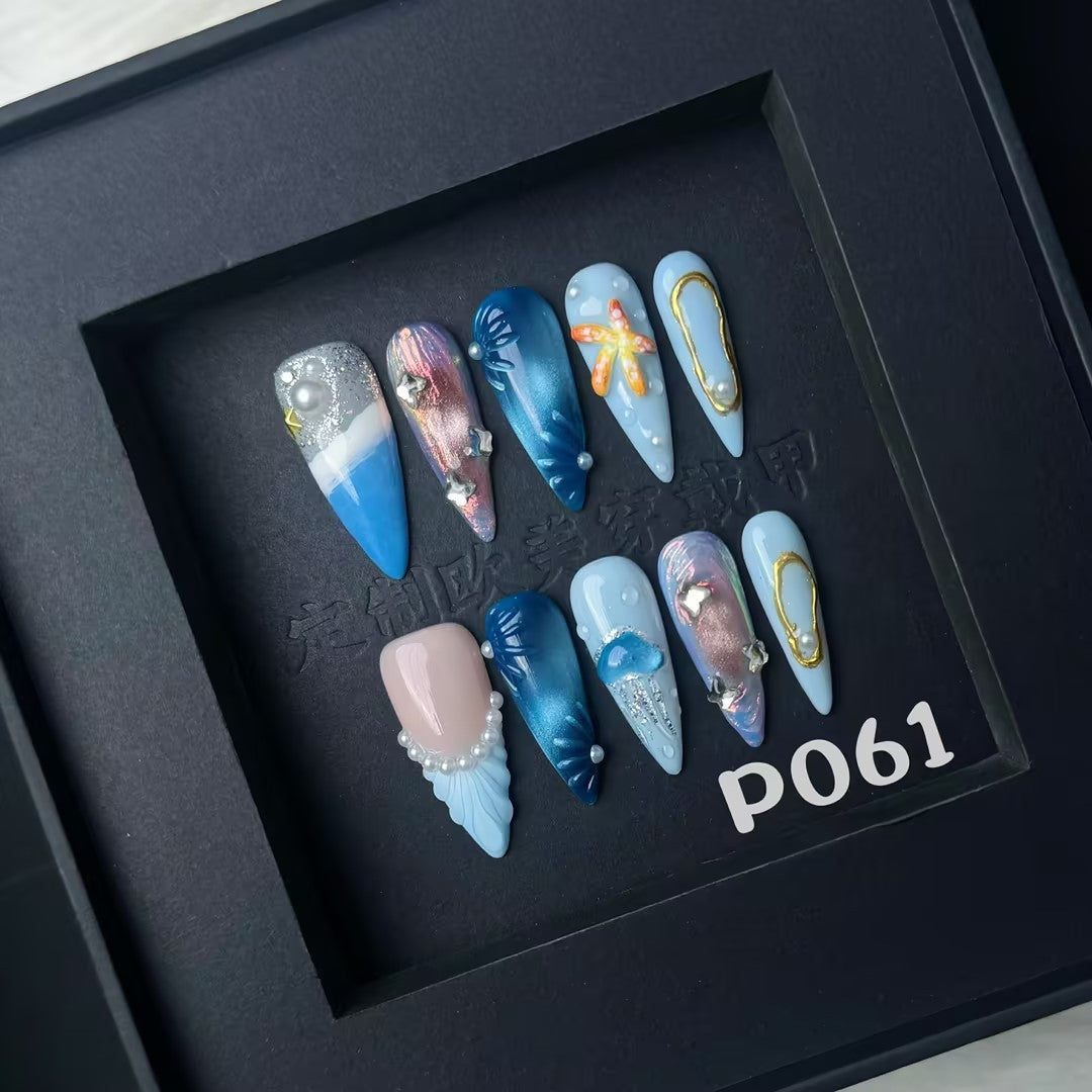 Nagelsticker mit handbemaltem, dreidimensionalem Marine-Muster in geschnitzter Rüstungsoptik