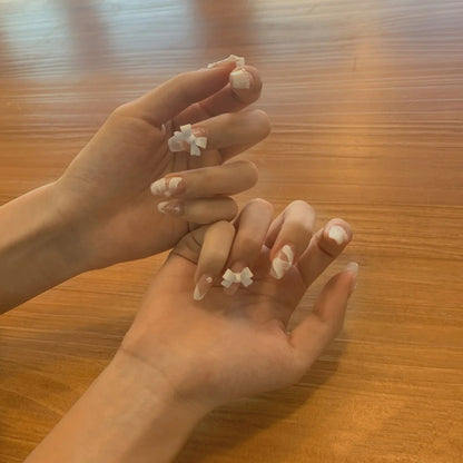 Pregnant Women's Armor Wearing Handmade Manicure