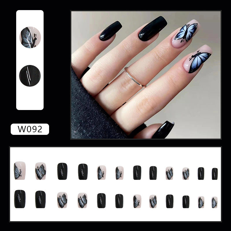 Mysteriöse schwarze Schmetterlings-Nagelsticker – Fertiges Produkt