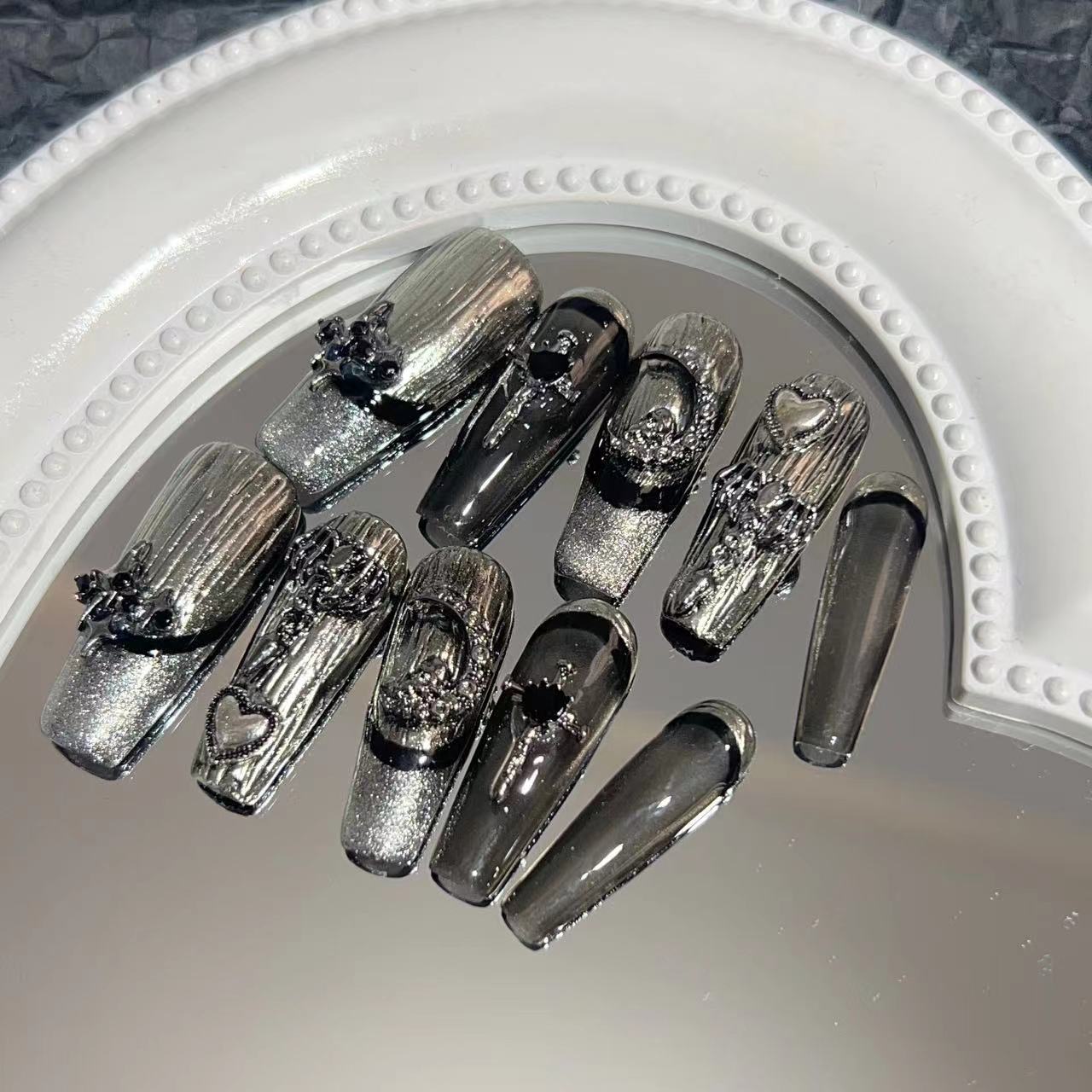 Abnehmbare, schwere Industrie, leichter Luxus, Zirkon, dünn und glitzernd, handgefertigt, Rüstung