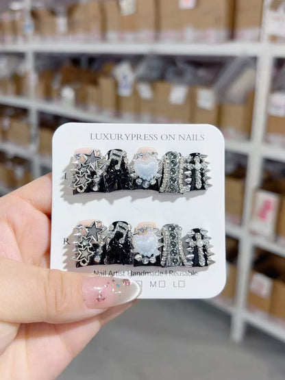 Handgefertigte Rüstung für Damen mit persönlicher Note