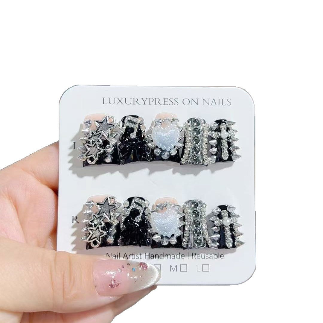 Handgefertigte Rüstung für Damen mit persönlicher Note