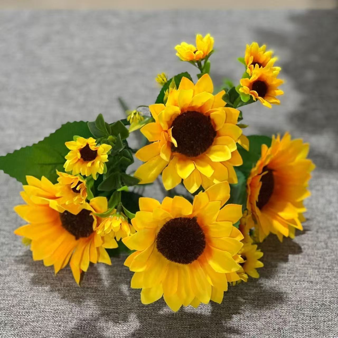 13 künstliche Sonnenblumen, künstliche Blumensträuße, Kunststoffblumen, Zaunpfosten, kleine Griffe, Heimdekoration