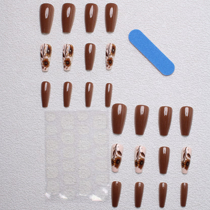 Hochwertiges, handgefertigtes Nageldesign im angesagten Girl-Stil