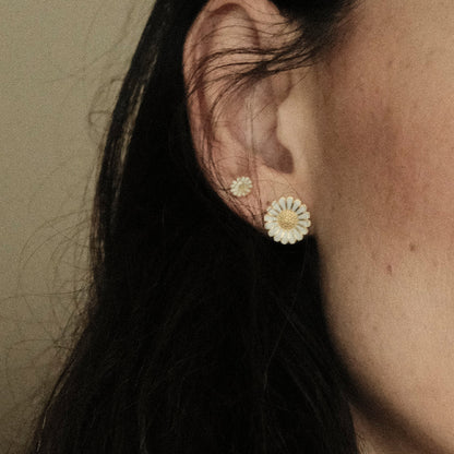 Marguerite Simple Earring Stud / Single Stud - Polished Gold Plated Sterling Silver